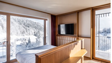 Zimmeransicht einer Panorama Suite im Falkensteiner Hotel Montafon.