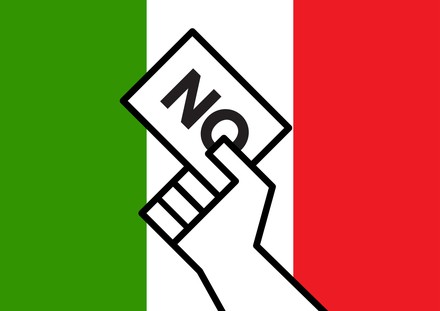 Italienische Flagge Hand mit NO-Zettel