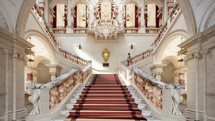Die große Treppe des Raffles London im OWO, Whitehall, London. (Foto: © Grain London)