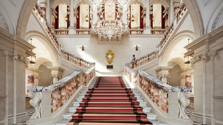Die große Treppe des Raffles London im OWO, Whitehall, London. (Foto: © Grain London)