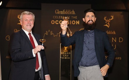Walter Wallner (l.), Geschäftsführer des österreichischen Glenfiddich-Importeurs Top Spirit und Global Glenfiddich Brand Ambassador Struan Grant Ralph bei der offiziellen Präsentation des Grand Crus