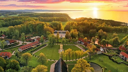 Weissenhaus aus der Vogelperspektive.