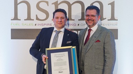 Raimund Notz nimmt den Fabian Specht Award entgegen.