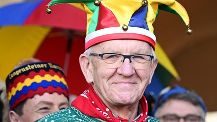 Ministerpräsident Winfired Kretschmann im Faschingsaufzug.