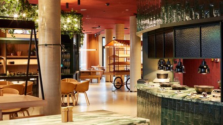 Schlicht und modern eingerichtet: So präsentiert sich das neue Scandic Hotel im Frankfurt Hafenpark.