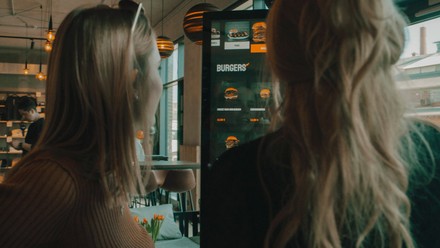 Self-Order-Terminal im neuen Restaurant „The Ash Grab & Go“