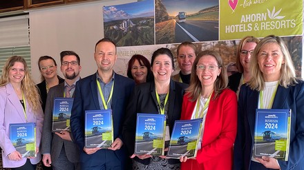 Präsentation des neuen Busreisekatalogs der Ahorn Hotels & Resorts.