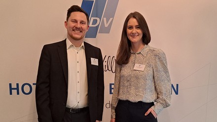 V.l.n.r: Alexander Groh, HOGAPAGE und Maria Mittendorfer, Geschäftsführerin bei Fair Job Hotels