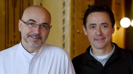 Der Besitzer des Restaurant Le Moissonnier, Vincent Moissonie (r), und Chefkoch Eric Menchon