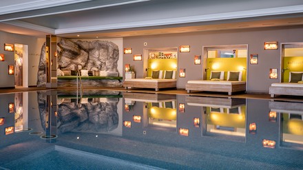 Entspannung pur im Wellness Pool. (Foto: © Hotel Franks Oberstdorf)