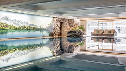 Einfach die Seele baumeln lassen. Entspannung pur im Wellness Pool. (Foto: © Hotel Franks Oberstdorf)