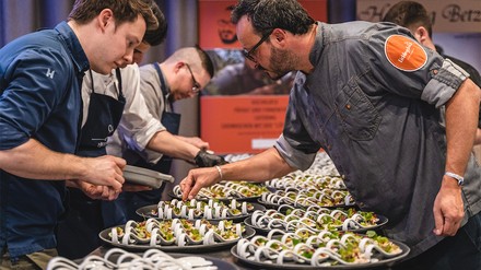 Löffel mit kleinen Häppchen
