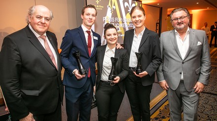 V.l.n.r. Präsident Hans Stefan Steinheuer, Dennis Liskowskis (Platz 3), Vanessa Lieser (Platz 1), Jeannine Hahlbohm (Platz 2) und Hubert Obendorfer, Geschäftsführer von L’Art de Vivre.