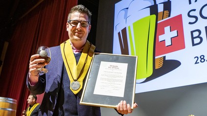 Amtierender Weltmeister der Bier-Sommeliers Giuliano Genoni ausgezeichnet.