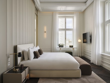 Schlafzimmer der Symphony Suite im The Ritz-Carlton Vienna