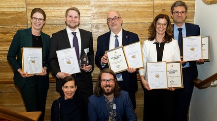 Die Gewinner und Gewinnerinnen des Ringhotels „Goldener Kompass 2023“ (v.l.n.r.): Nele Landschof – Ringhotel Sellhorn, Jan-Henrik Hertzsch – Ringhotel Alstadt Güstrow, Bernd Kanzow – Präsident Ringhotels / Ringhotel Schorfheide, Frauke Köhler – Ringhotel Köhlers Forsthaus, Volker Dürr – Ringhotel Hohenlohe,  Petra Weindl – Geschäftsführerin Ringhotels, Gerhard Nölly – Ringhotel Gasthof Hasen