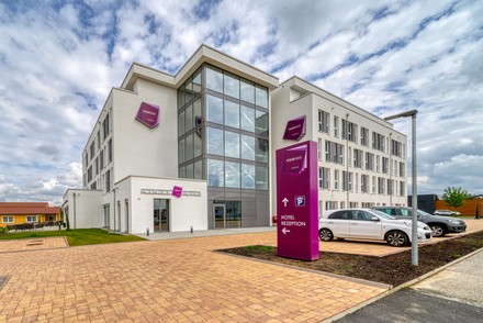 Das FourSide Hotel Ringsheim bei Tageslich. (Foto: © Centro Hotel Group)