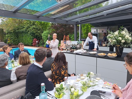 Zwischen den Gängen erklärte Sommelière Verena Herzog Wissenswertes rund um die servierten Schaumweine und Weißweine.