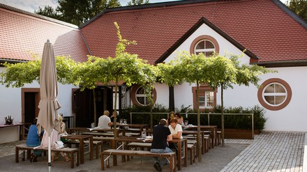 Wer nicht selbst den Grill anschmeißen möchte, kann das getrost dem Küchenteam des Hotel Kempinski Frankfurt überlassen. (Foto: © Kempinski Hotel Frankfurt)