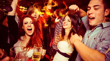 Bald darf in Schwedens Kneipen und Bars wieder eine flotte Tanzeinlage eingelegt werden.