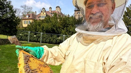 Imker Harry Rombach und die Schloss-Bienen