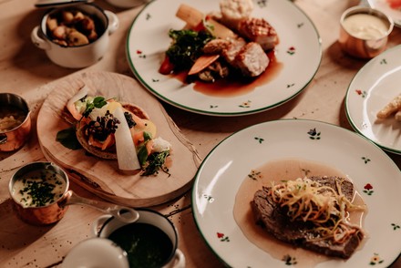 Der Fokus auf „Table Side Service“ verspricht ein althergebrachtes Genusserlebnis mit regionalen Produkten direkt am Platz. (Foto: © Patrick Langwallner)