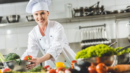 Wer sich noch für den Metro Preis für nachhaltige Gastronomie bewerben möchte, hat jetzt noch die Chance dazu. (Foto: © LIGHTFIELD STUDIOS/stock.adobe.com)