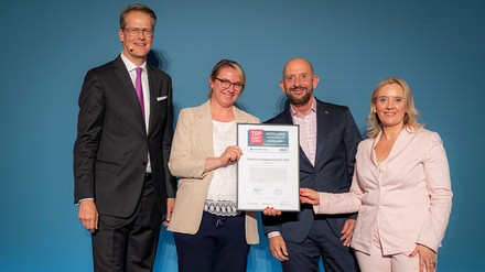 Johannes Großpietsch, Simone Scheuring und Stefan Kersten, beide Maritim Hotelgesellschaft, sowie Prof. Dr. Sandra Rochnowski