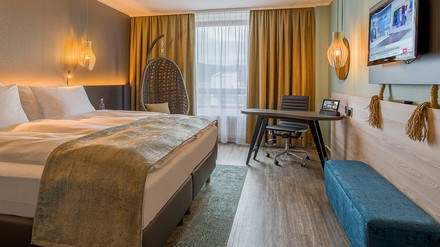 So sieht ein Doppelzimmer im elaya hotel oberursel aus.