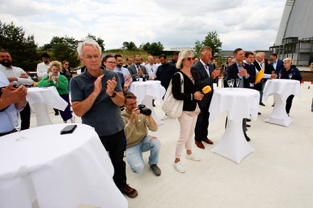 Gäste bei der Grundsteinlegung