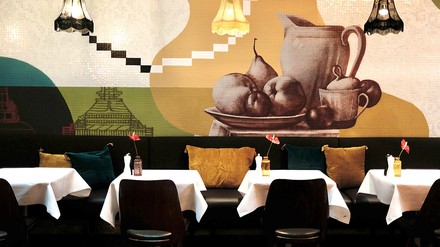 Im „Zwsichengang“ werden Wiener Klassiker und leichte vegane Küche angeboten.