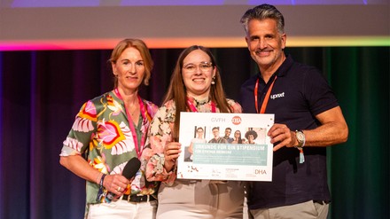 Merle Losem und Otto Lindner gratulieren  Cynthia Heinecke