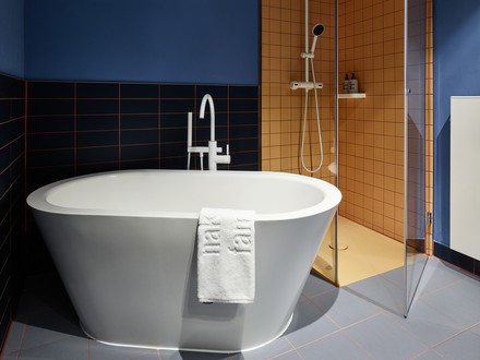 Freistehende Badewanne im 25hours Hotel HafenCity
