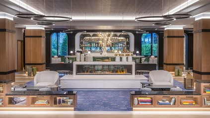 Lobby mit Bar im DoubleTree by Hilton Berlin Ku'damm