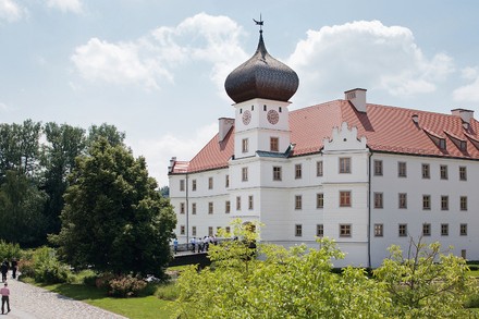 Im Schloss Hohenkammer arbeiten viele fleißige Hände sowie kluge Köpfe miteinander zusammen. (Foto: © Schloss Hohenkammer)