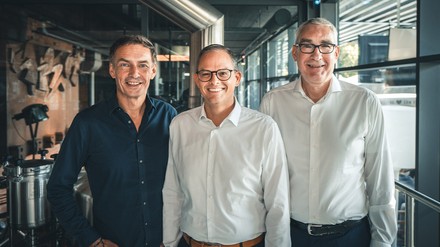 Jeff Maisel (Inhaber), Kristof Schimmele (neuer Geschäftsführer Vertrieb), Hermann-Josef Boerger (scheidender Geschäftsführer Vertrieb)