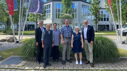 Marc-Alexander Thomas (Director Rooms Division), Jasmin Makarevic (Hausdamenassistent), Eva Thuringer (Leitung Lohn- und Finanzbuchhaltung), Domenik Witzke (Nighty Rezeption), Sabina Witzke (Hausdamenassistentin) und Geschäftsführer Uwe Schulze-Clewing