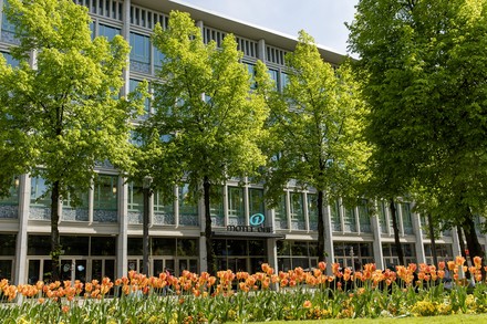 Das Motel One Mannheim ist in das denkmalgeschützte ehemalige Postgebäude eingezogen und liegt direkt am Paradeplatz. (Foto: © Motel One)