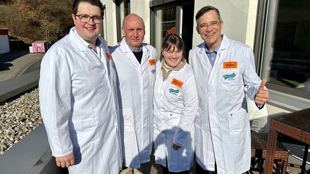 V. l. n. r: Timm Backkaus, Jens Lehmann und Anna Maria Sasso-Sant/The Chocolate on the Pillow Group sowie Rolf Slickers/Servitex.