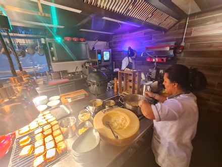 Die Küchenparty von Chefkoch Alexander Erck bildete den Auftakt des ersten Flair-Next-Generation-Treffens. (Foto: © Flair Hotels e.V. – Daniel Reuner)