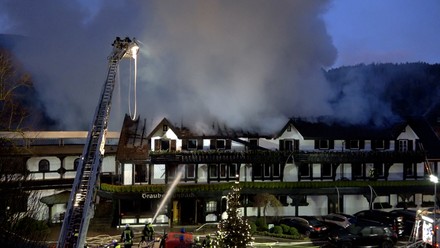 Der Familienschatz, das 230-jährige Stammhaus des Fünfsternehotels, brennt bis auf die Grundmauern ab. (Foto: © TRAUBE GROUP)