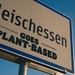 Ortsschild von Fleischessen mit Sticker zur Fleischlos-Kampagne von Burger King