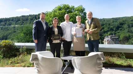 V. l. n. r.: Peter Windhagen, General Manager, Sandra Wagner, Rooms Division Manager & Direktionsassistenz, Philipp Liebisch, F&B Manager und Küchenchef, Stephanie Schneider, Restaurantleiterin, Dr. Clemens Ritter von Kempski, Geschäftsführer (Foto: © Ritter von Kempski Privathotels)
