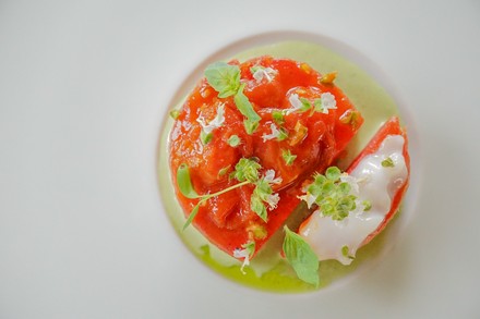 Auf der kohlenstofffreien Speisekarte finden sich zahlreiche lokal-typische Gerichte wieder. (Foto: © Sheraton Maldives Full Moon  Resort & Spa)