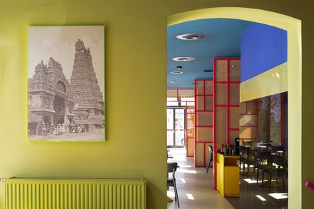 Knallige Farben beleben die Location. (Foto: © Mr. Chai Wala)