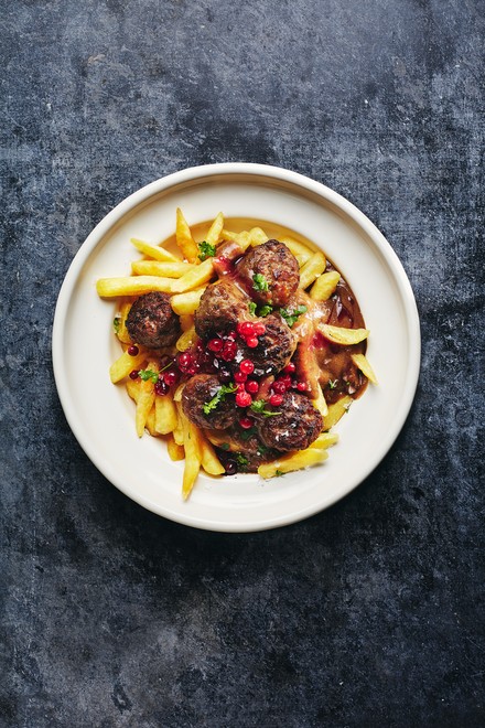 Möllers Köttbullar mit Pommes frites. (Foto: ©MÖLLERS KÖTTBULLAR)
