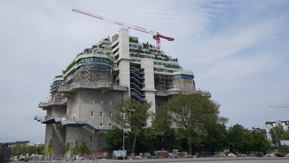 Die Fertigstellung des grünen Bunkers im Hamburger Kultstadtteil St. Pauli rückt immer näher. (Foto: © picture alliance/dpa | Marcus Brandt)