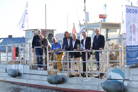 Harald Frank (OEOO), Levent Piker (Oceanwell), Rüdiger Stöhr (OEOO), Gyde Opitz (Spark.- u. Giroverb. f. Schl.-H.), Rainer Birke (Hotel Birke), Daniel Günther und Lars-Hendrik Hasch freuen sich über den Start der Initiative. (Foto: © Hotel Birke)