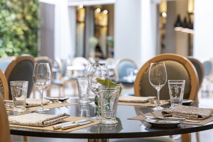 So schön sind die Frühstückstische eingedeckt. (Foto: © Palais Hansen Kempinski Vienna)