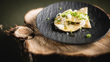 Südtiroler Tradition „Schlutzkrapfen“: Bio-Roggen | Topfen | Spinat | Graukäse (Foto: © Hannes Niederkofler)